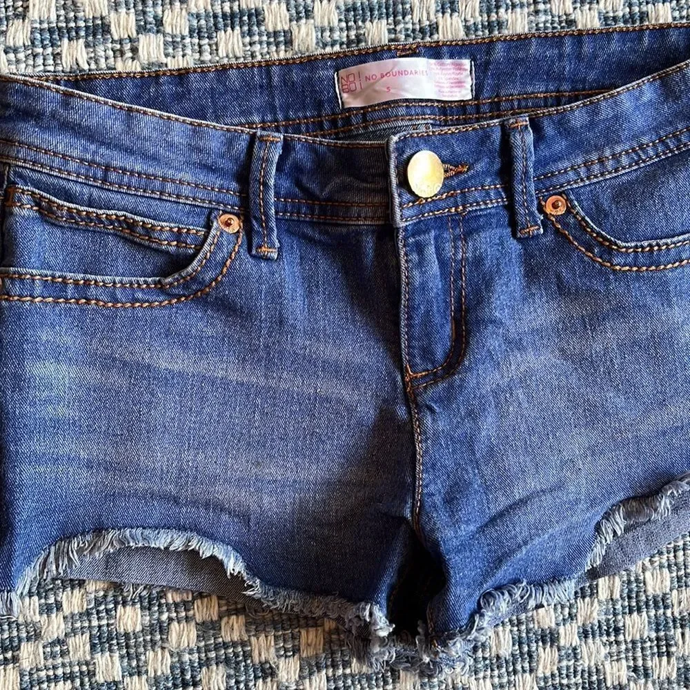 No Boundaries NOBO Junior’s 5 Blue Jean Cutoffs